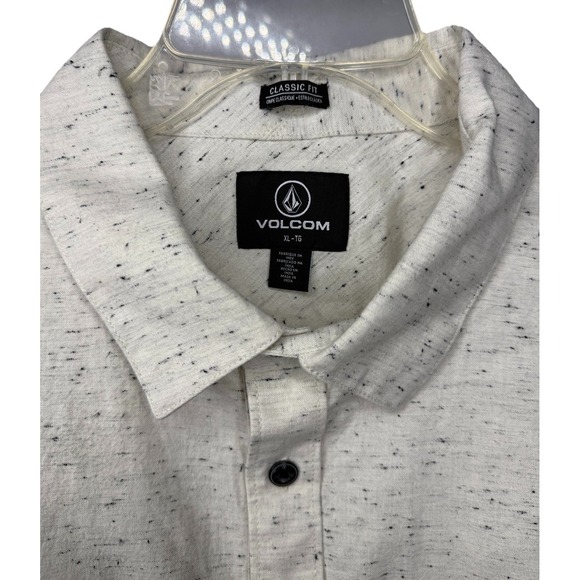 NWT Volcom Men's Classic Fit XL White Short Sleeve Button Down Black Specks - Picture 1 of 14